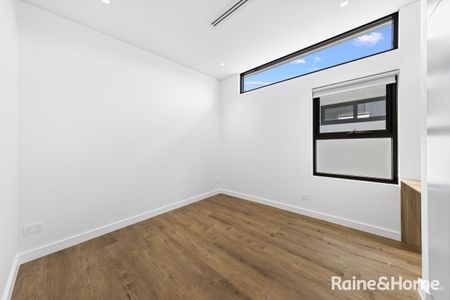 A Contemporary Masterpiece of Comfort and Style - Photo 4