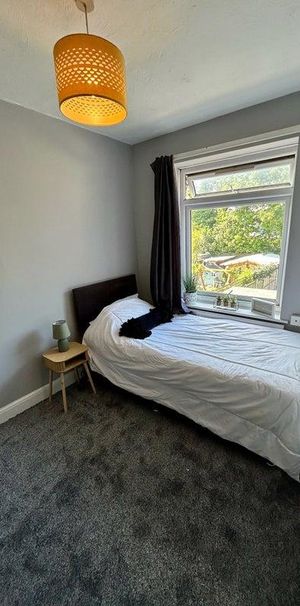 1 bedroom in a house share to rent - Photo 1