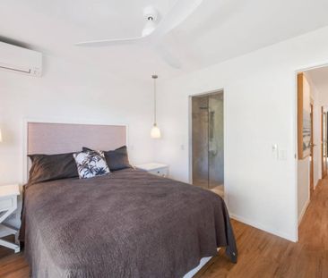 Fully Furnished Retreat in Sought-After Sunshine Beach - Photo 6