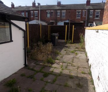 Broughton Avenue, Blackpool - Photo 3