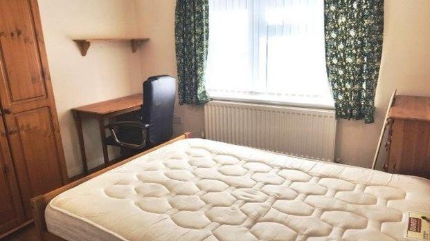 3 bedroom flat to rent - Photo 1