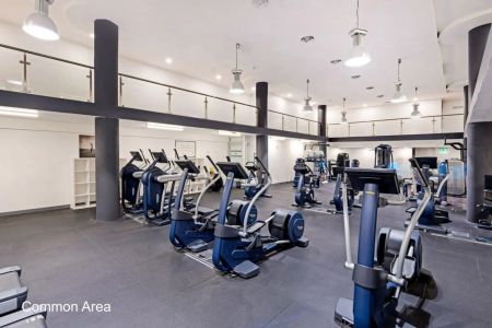 Very spacious 2 bedroom apartment in ever popular Kimberley Estate. - Photo 3