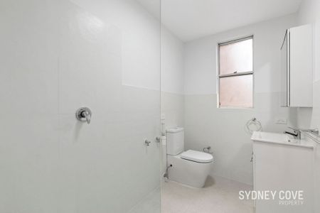STUNNING RECENTLY RENOVATED STUDIO APARTMENT | Unfurnished - Photo 4