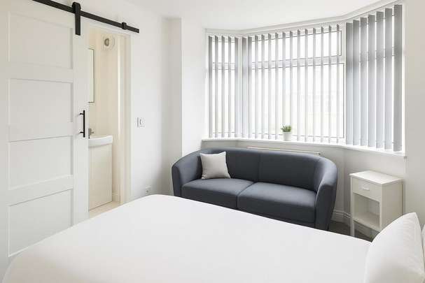 1 bedroom in a house share to rent - Photo 1