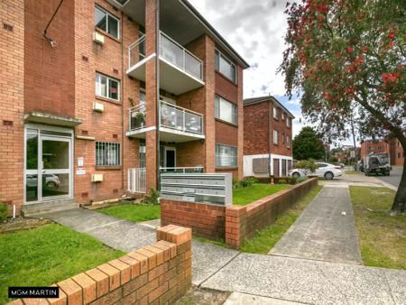 MGM MARTIN - TWO BEDROOM APARTMENT - Photo 4