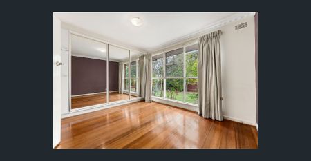 FAMILY HOME, CENRAL LOCATION, LOW MAINTENCE - Photo 3