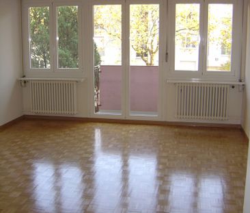 Helle 2.5-Zimmer-Wohnung mit Balkon in Zürich-Oerlikon - Photo 2