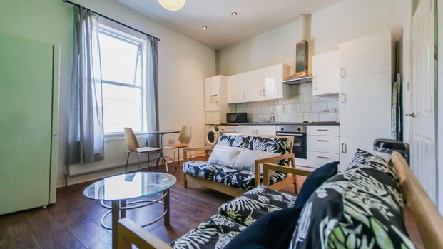 2 bedroom flat to rent - Photo 1