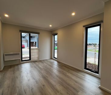 Beautifully Presented Townhouse! - Photo 2