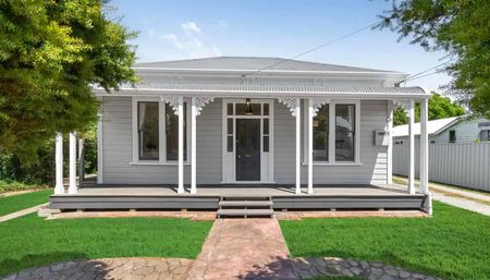 Fully renovated - 4 Bedroom Villa! - Photo 2