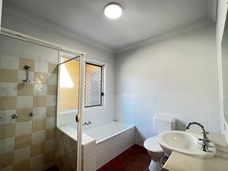 8 Devco Place, 4214, Ashmore Qld - Photo 4