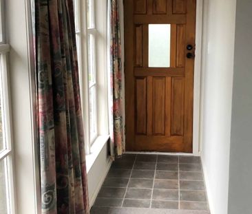 Spacious 5-Bedroom Home with Private, Fully-Fenced Section - Photo 2