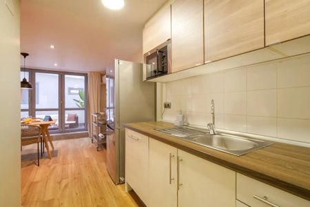 Carrer de Verdi, Barcelona, Catalonia 08012 - Photo 3