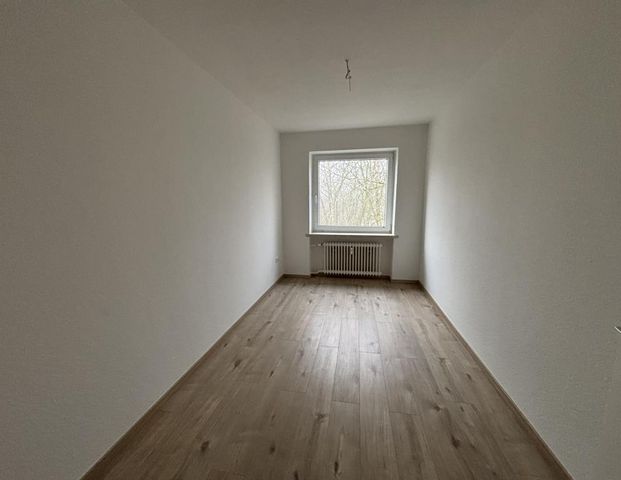 4-Zimmer-Wohnung in Wilhelmshaven Europaviertel mit Balkon zu vermieten! - Photo 1