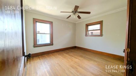 Refreshed 3 Bedroom 1 Bathroom Upper Unit - Photo 3