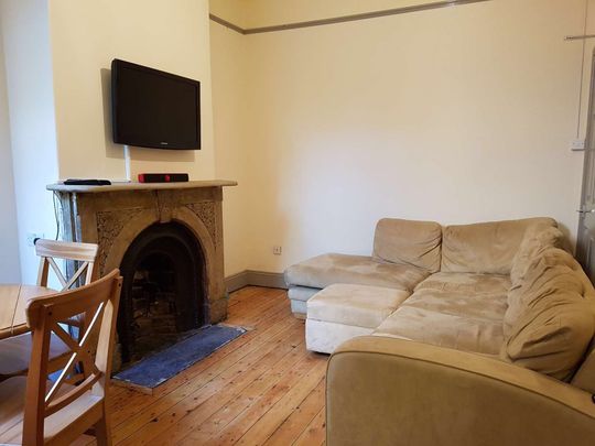 Lovely Mystical Didsbury Street Room 5 - Photo 1