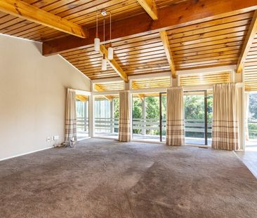 Spacious family home with mechanics pit & access to the Halswell Qu... - Photo 1