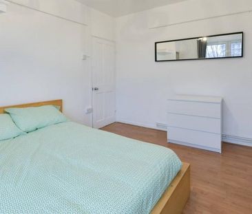 1 bedroom in a flat share to rent - Photo 1