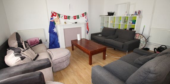 9 Bed Student Accommodation - Photo 2