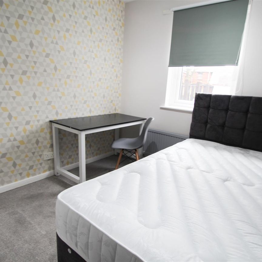 Westfield Court, Westfield Road, Hyde Park, LS3 1DL, Leeds - Photo 1