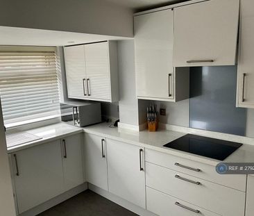 4 bedroom semi-detached house to rent - Photo 6