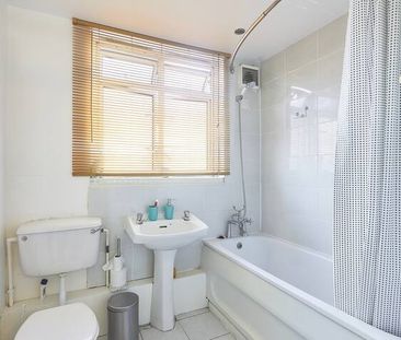 Room in a Shared House, Carisbrooke Gardens, SE15 - Photo 2