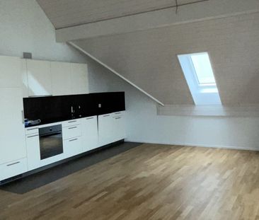 Recherche d'un nouveau locataire pour un appartement mansardé! - Photo 2