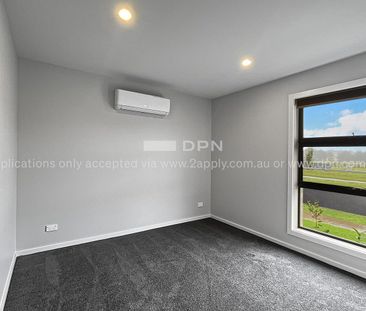 Modern 4 Bedroom Home - Photo 3