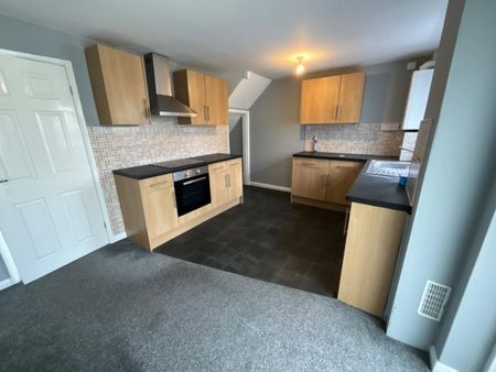 3 bedroom House To Let Total Size: 905 SQ FT - Photo 3