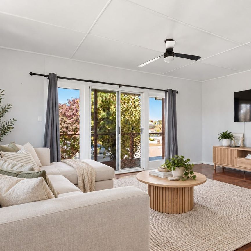 3 Bed + Office, Great Storage - Walk to Bus, Rail & Schools - Photo 1