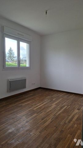 Pavillon de plain pied comprenant cuisine aménagée et équipée ouverte sur séjour lumineux, deux... - Photo 4