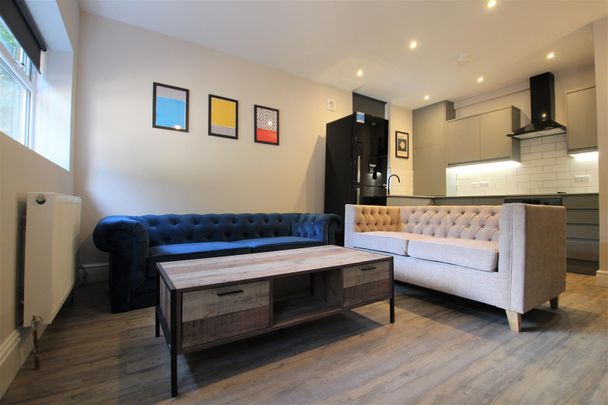 Cardigan Road (rear of building), Hyde Park, LS6 1EB, Leeds - Photo 1