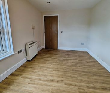 Foundry Lane, SO15 - Photo 2