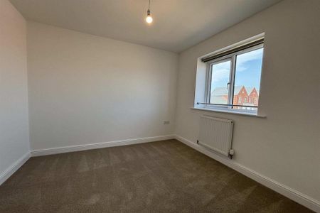 3 bedroom semi-detached house to rent - Photo 5