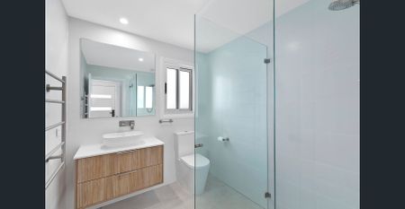 Charming Coastal Living in Catherine Hill Bay: 2-Bedroom Home Available - Photo 5