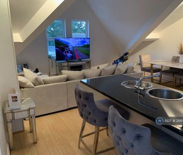 1 bedroom penthouse to rent - Photo 4