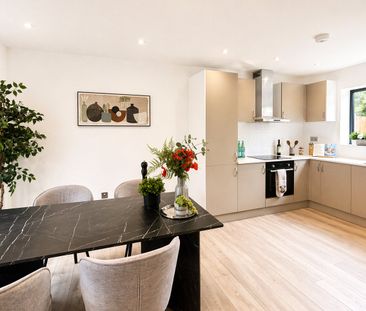 Farnborough, Hampshire, GU14 - Photo 1
