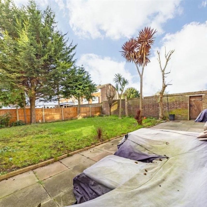 Southbourne Gardens, SE12, London - Photo 1