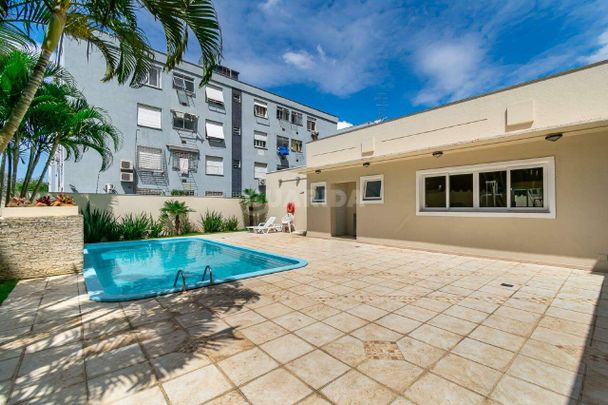Apartamento semi mobiliado de 2 dormitórios, sendo 1 suíte, no bairro Passo d’Areia. - COD: 4124 - Photo 1