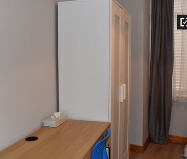 Room for rent in 4-bedroom apartment in Glasnevin, Dublin - Photo 4