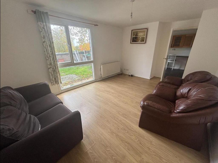 3 bedroom end of terrace house to rent - Photo 5