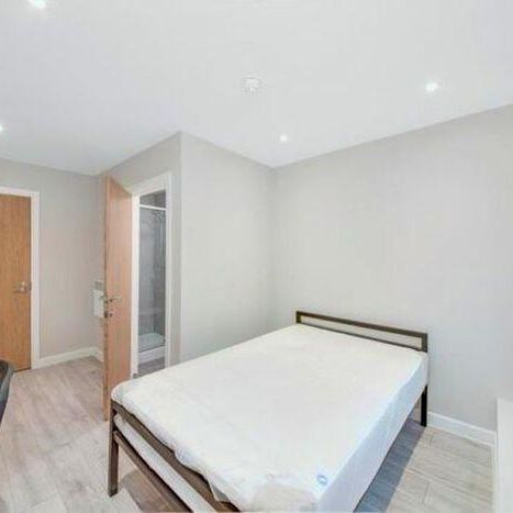 1 bedroom in a flat share to rent - Photo 1