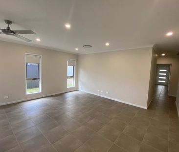 Stunning Family Home at 7 Bokhara Way, Jimboomba - Photo 3