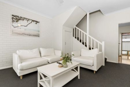 2/41 Selwyn Street, Merewether. - Photo 2