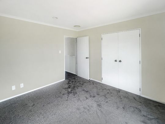 Flat Bush, 5 bedroom - Photo 1