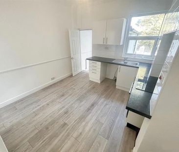 2 Bed Terraced House, Cowper Street, LU1 - Photo 2