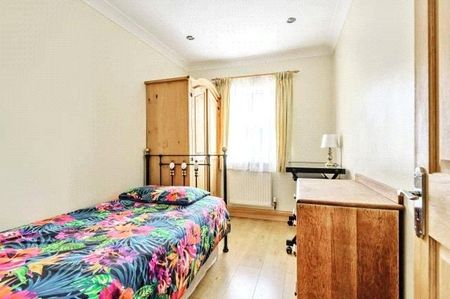 1 bedroom in a house share to rent - Photo 4