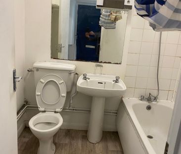 Halls Terrace, Uxbridge Road, Uxbridge - Photo 2