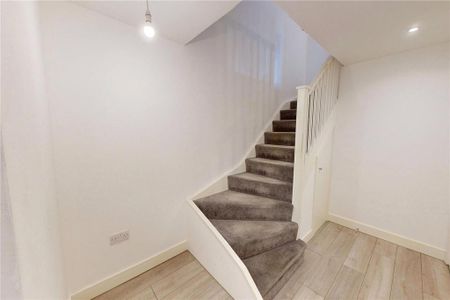 4 bedroom end of terrace house to rent - Photo 4