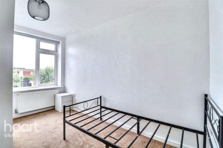 1 bedroom in a house share to rent - Photo 4